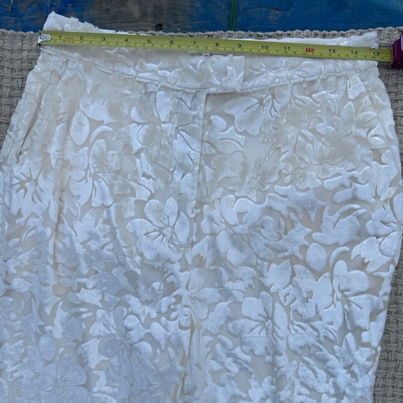 Tularosa WOMENS OFF WHITE MEDIUM Lace Trousers with Floral Design - Picture 6 of 11